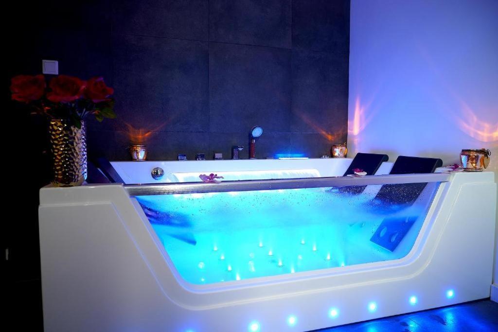 Relax Jacuzzi Apartment Krakau Buitenkant foto