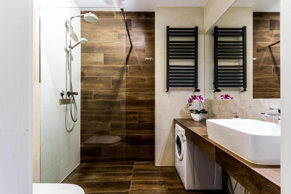 Relax Jacuzzi Apartment Krakau Buitenkant foto
