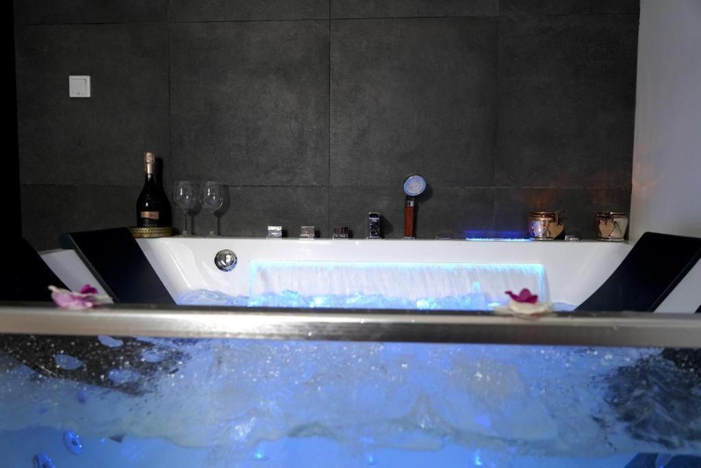 Relax Jacuzzi Apartment Krakau Buitenkant foto